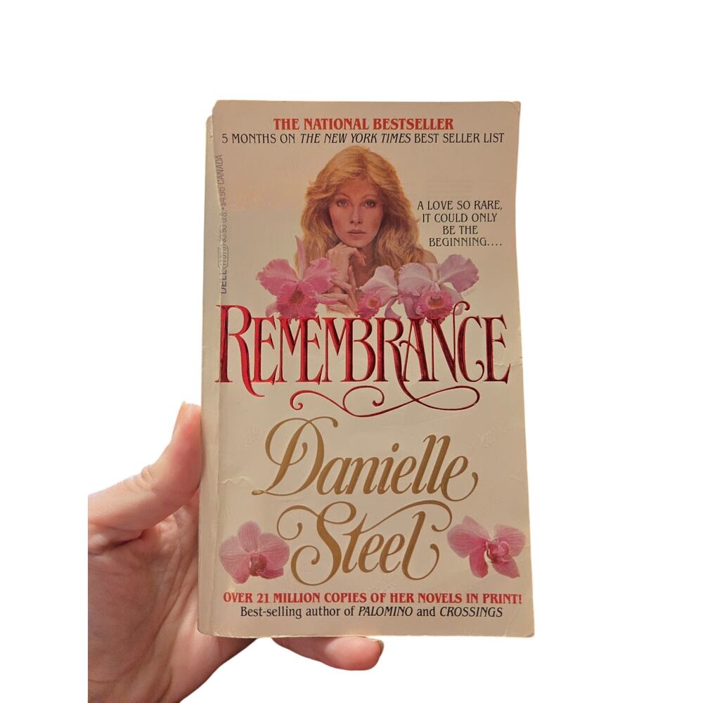 Danielle Steel REMEMBRANCE Vintage Romance WWII Family Saga Dell 0440173701